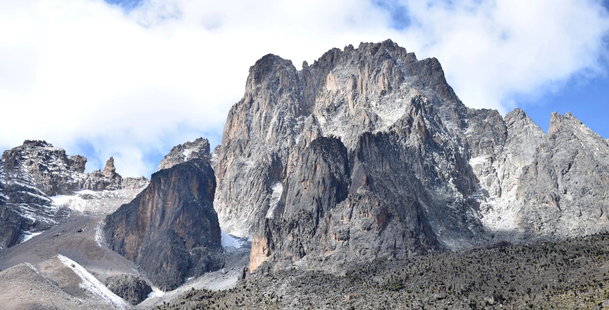 Sirimon Route 5 Tage, Tag 4: Shipton's Camp (4.200m) - Point Lenana (4.985m) - Old Moses Camp (3.300m)